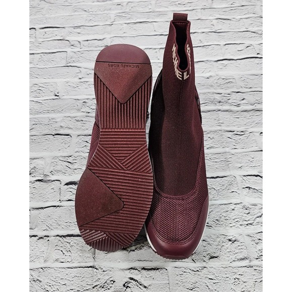 Michael Kors Bootie Swift Stretch Knit Crocodile Embossed Leather WOMENS SZ 9.5 - Picture 5 of 9